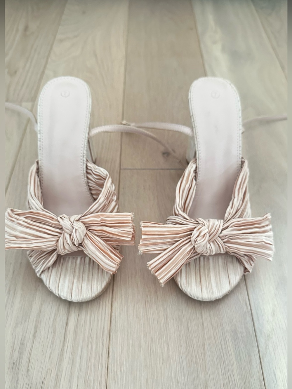 Champagne nude satin super comfy heels  size 7